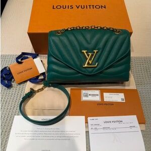 New Wave Chain Bag MM Green Pristine Condition Discontinued